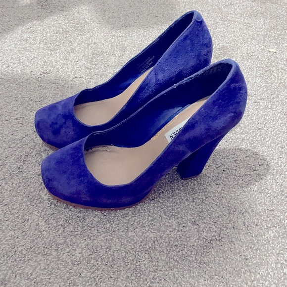 Royal blue Steve Madden suede pumps